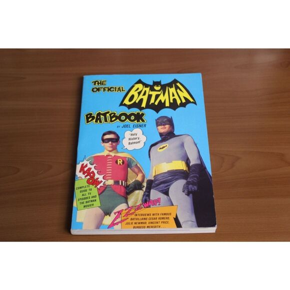 The Official Batman Batbook - Picture 1 of 8